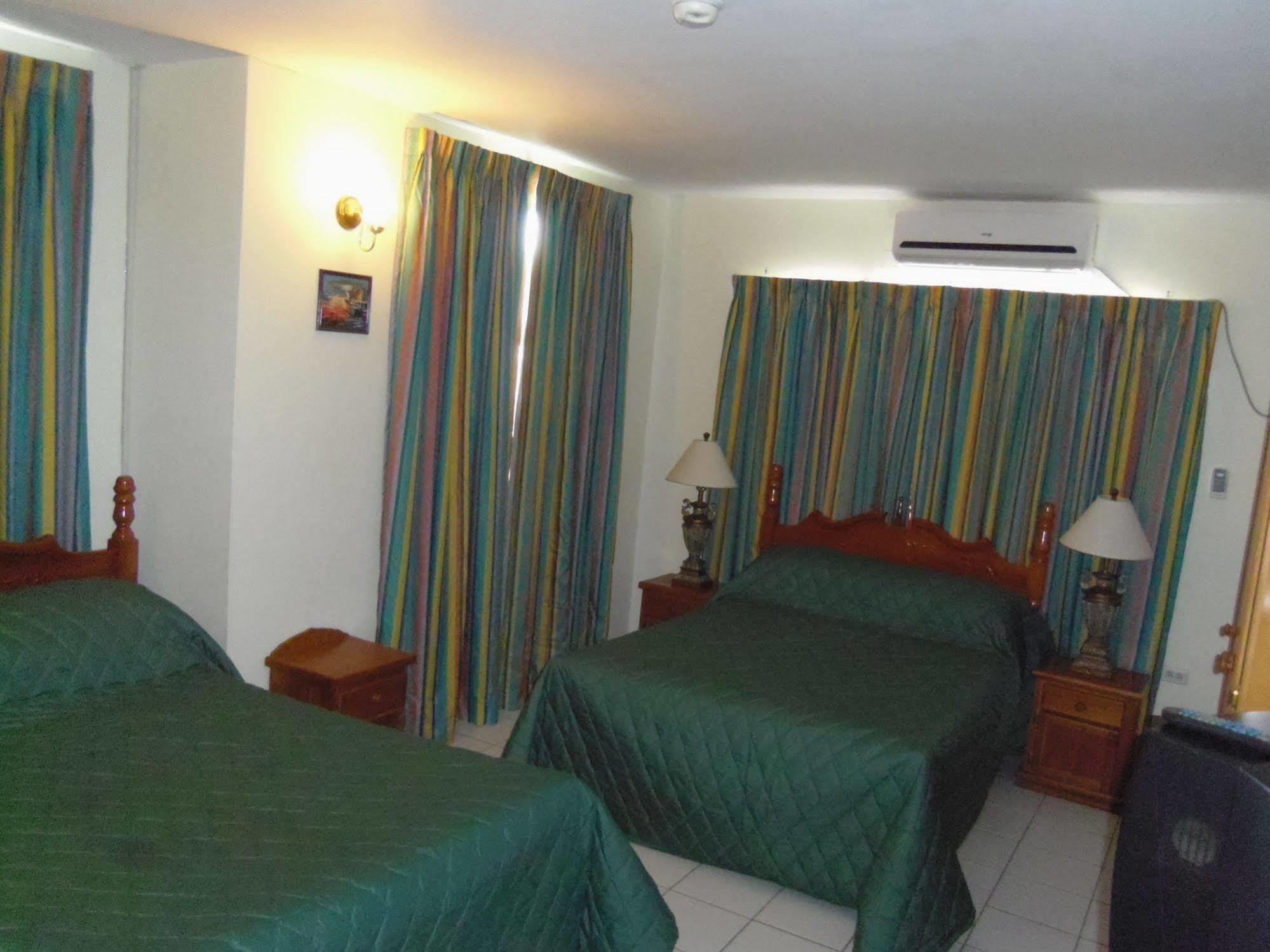 Airport Inn Piarco Ngoại thất bức ảnh